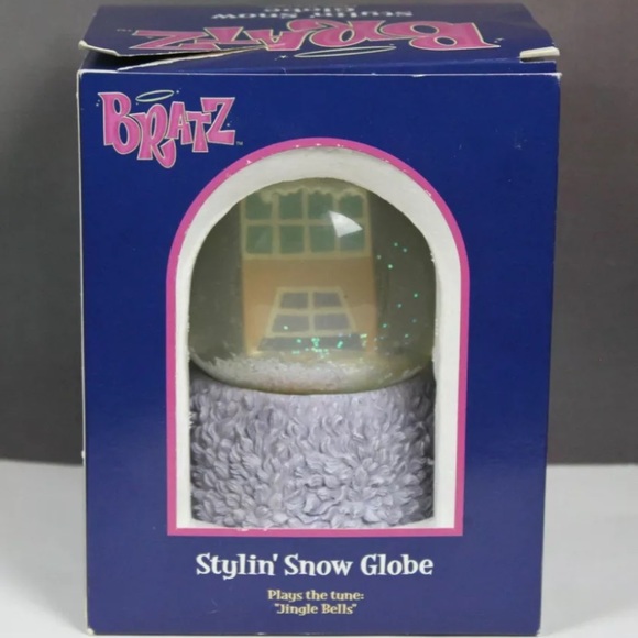 💖 2000's Retro Y2K Bratz Stylin' Winter Snow Globe - Picture 4 of 13